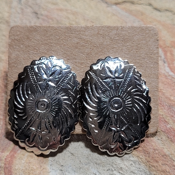 Concho Stud Earrings. - Picture 4 of 8